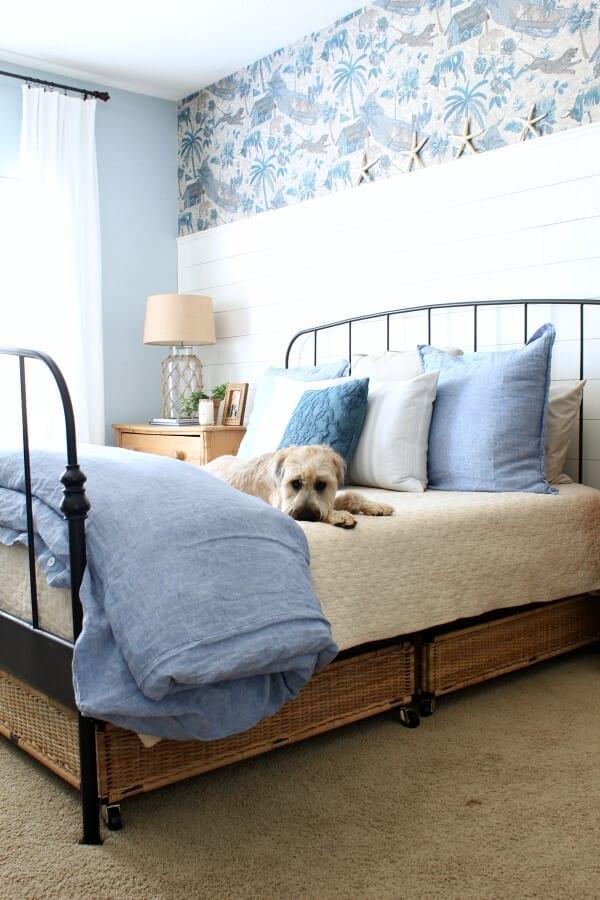 Coastal Cottage ⁣Bedroom: Capture beachside charm⁣ with‌ light, airy ⁤designs