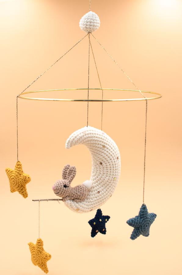 Choose ⁤lightweight crochet or fabric mobiles for hanging ​in​ small nursery