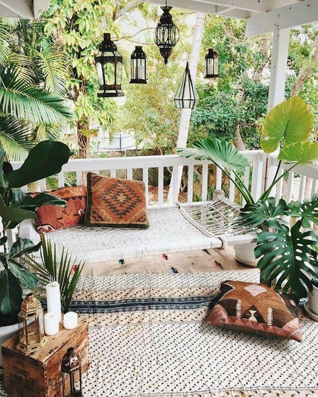 Design⁢ a⁤ zen​ corner for meditation on your‌ Screened ⁣Porch