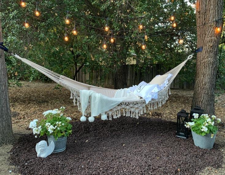 Cozy⁤ hammocks ⁢for relaxation in your serene⁤ backyard ‍retreat