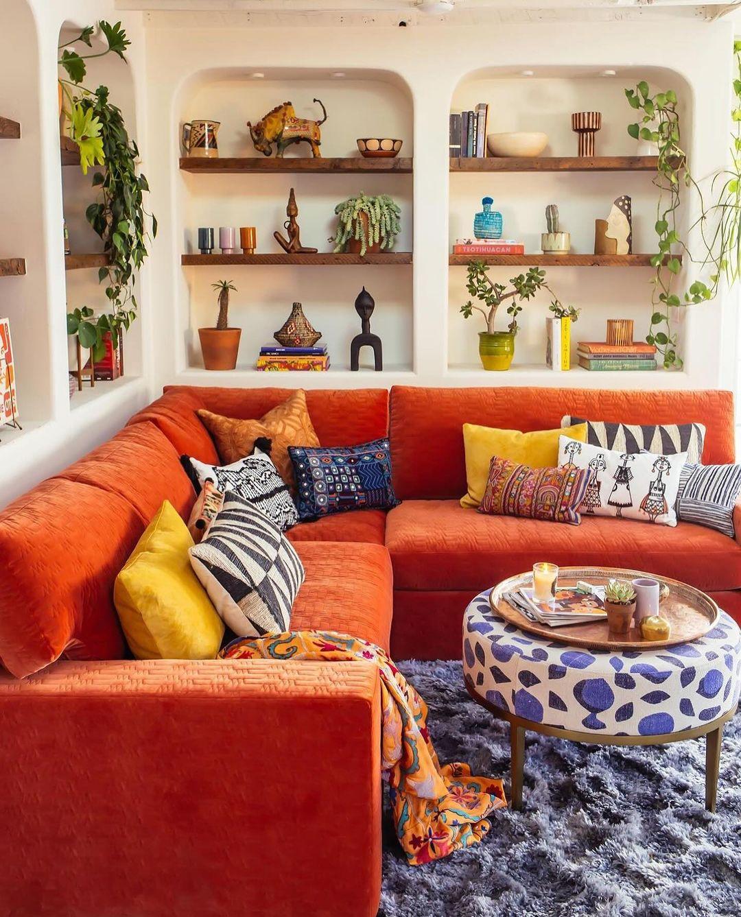 Retro Living Room: Channel the past with bright‌ colors and funky‍ patterns