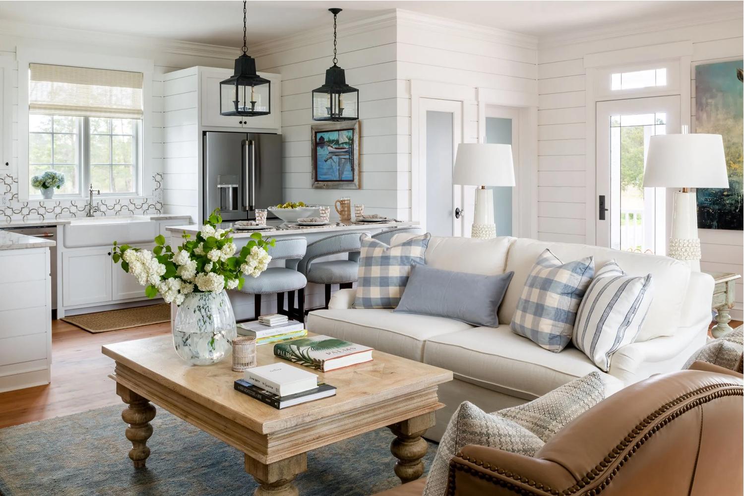 Coastal ⁣Breeze Living Room:⁣ Soft blues ‍and ⁢whites evoke a serene seaside retreat