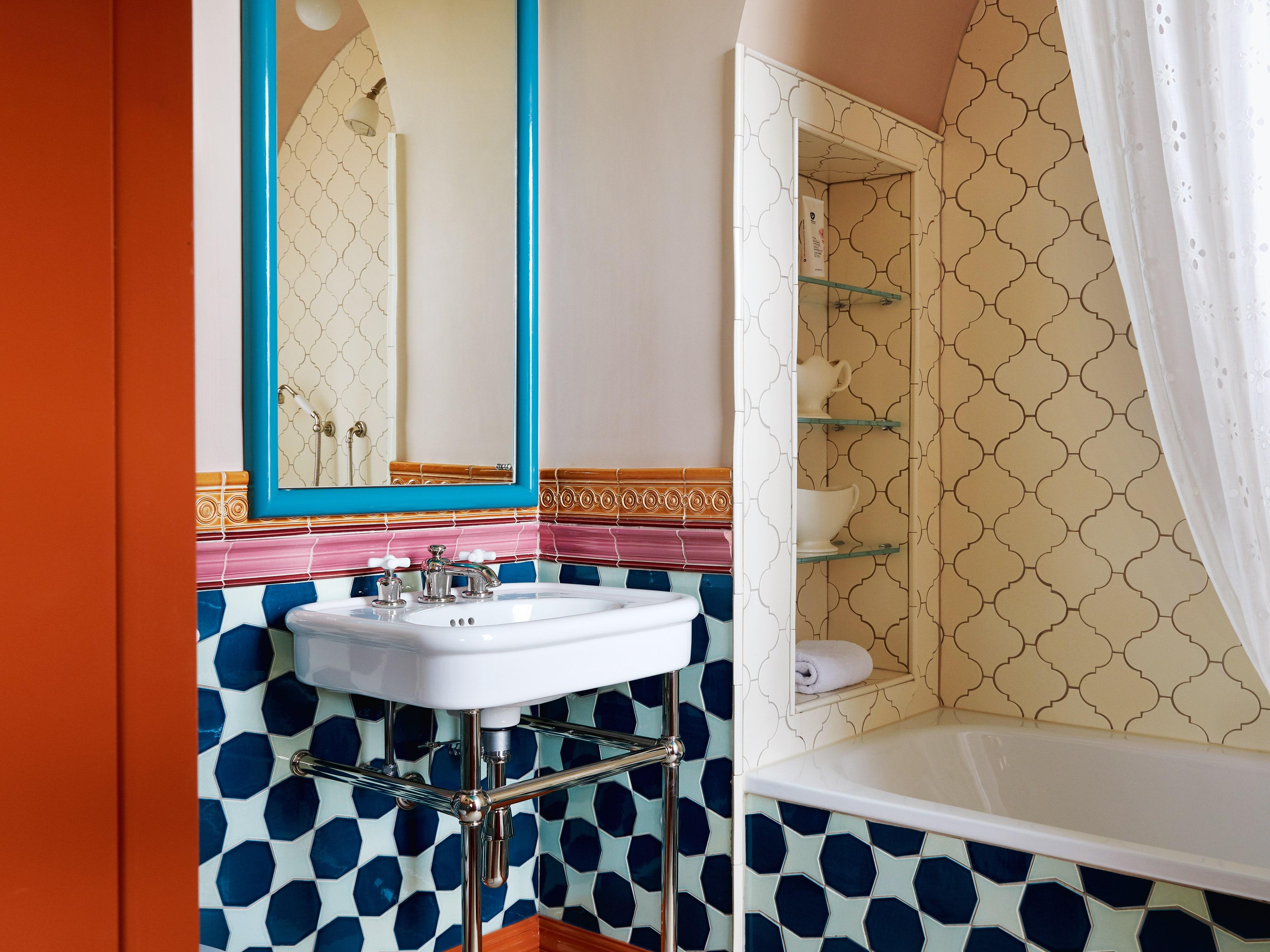 Choose patterned‌ tiles for personality‌ in your Chalet‌ Bathroom