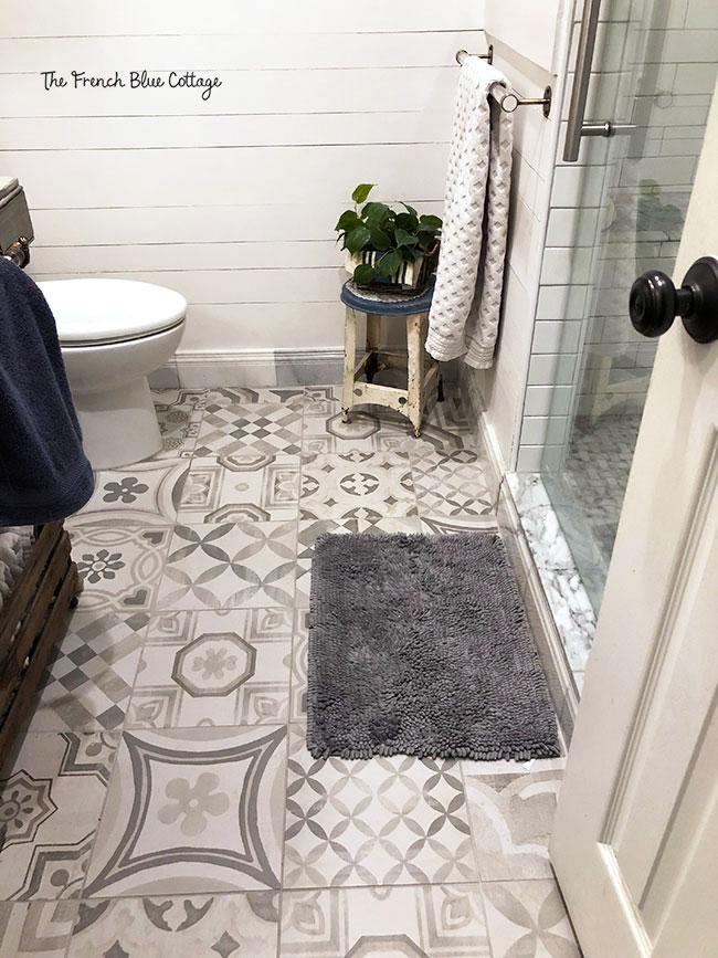 Use patterned tiles‍ to add personality to your⁤ farmhouse bathroom floor