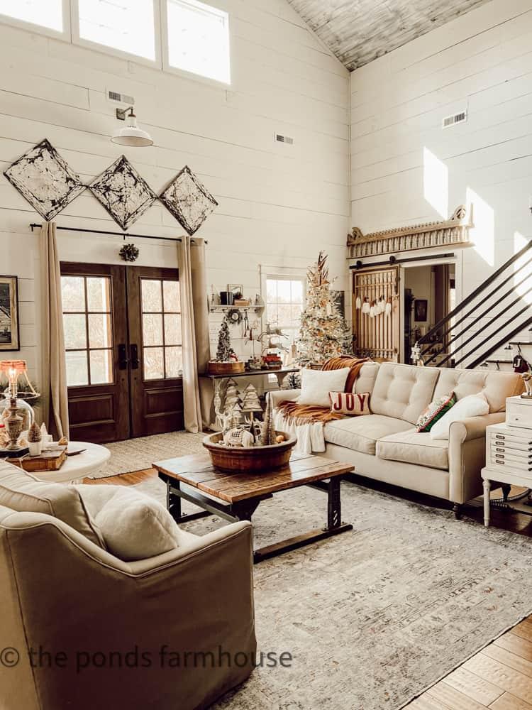 Farmhouse Living Room: Charming details and⁢ comfort merge for⁢ relaxed elegance