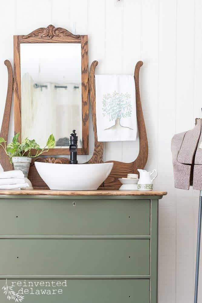 Add vintage furniture, such as a ​repurposed dresser, for storage in your ‍eclectic bathroom