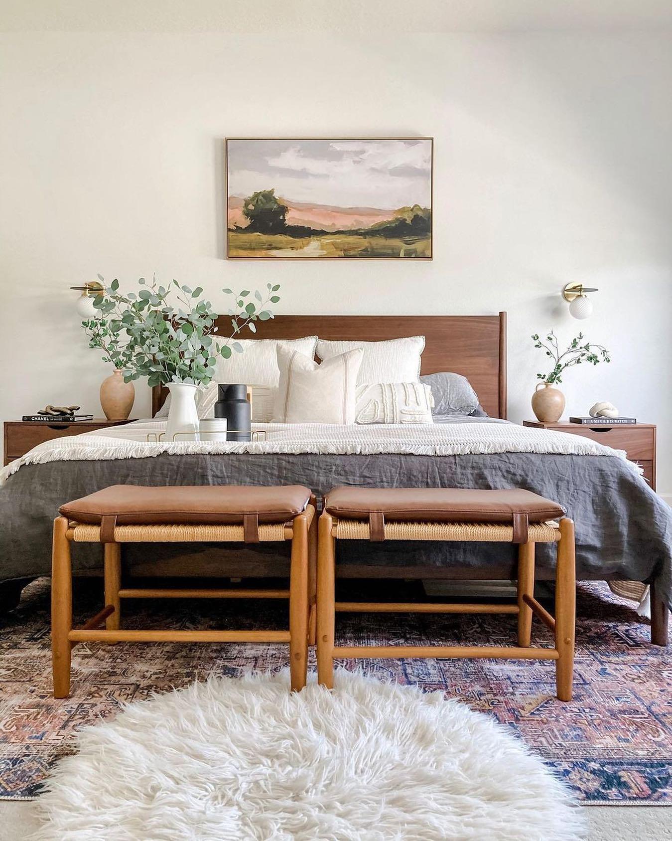 Cozy Cottage Bedroom: Embrace warmth with rustic wooden accents