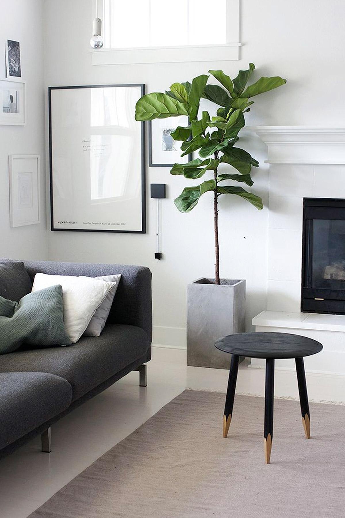 Incorporate greenery with stylish ​indoor ‌plants ⁤in your contemporary living room