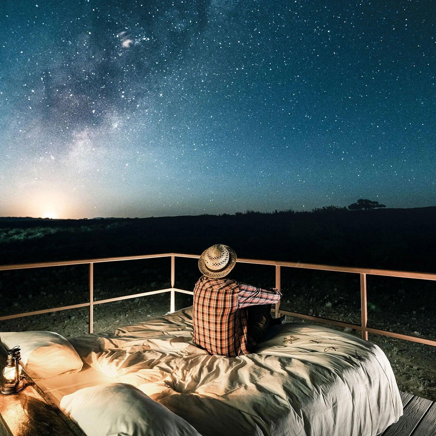 Create a nighttime star-gazing spot in your‌ backyard