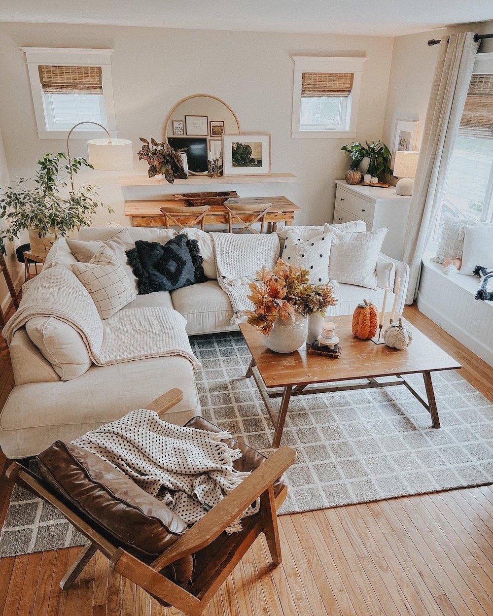 Choose a mix of⁢ vintage⁤ and modern furniture pieces for an ⁣eclectic ‌Boho​ Living‍ Room