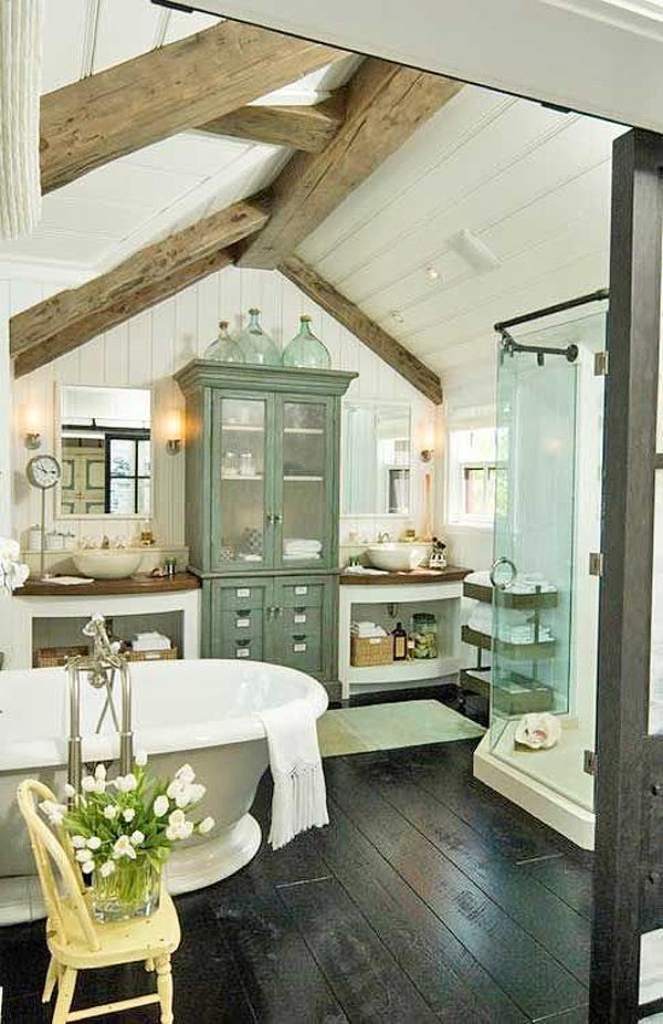 Wooden beams above your farmhouse ⁤bathroom provide architectural interest and warmth