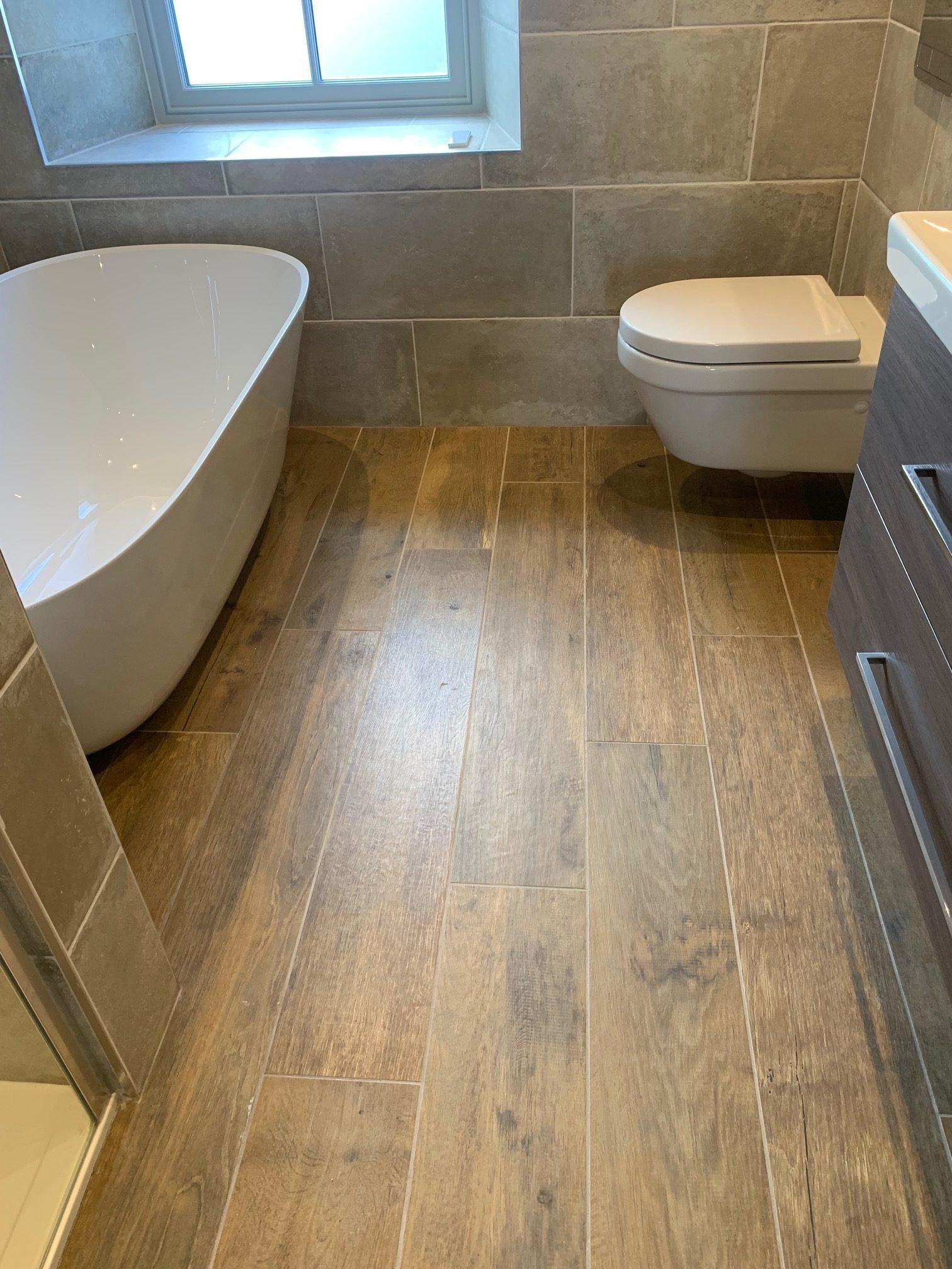 Use wooden flooring to ‌add ‍a ⁤touch of nature to your wooden bathroom