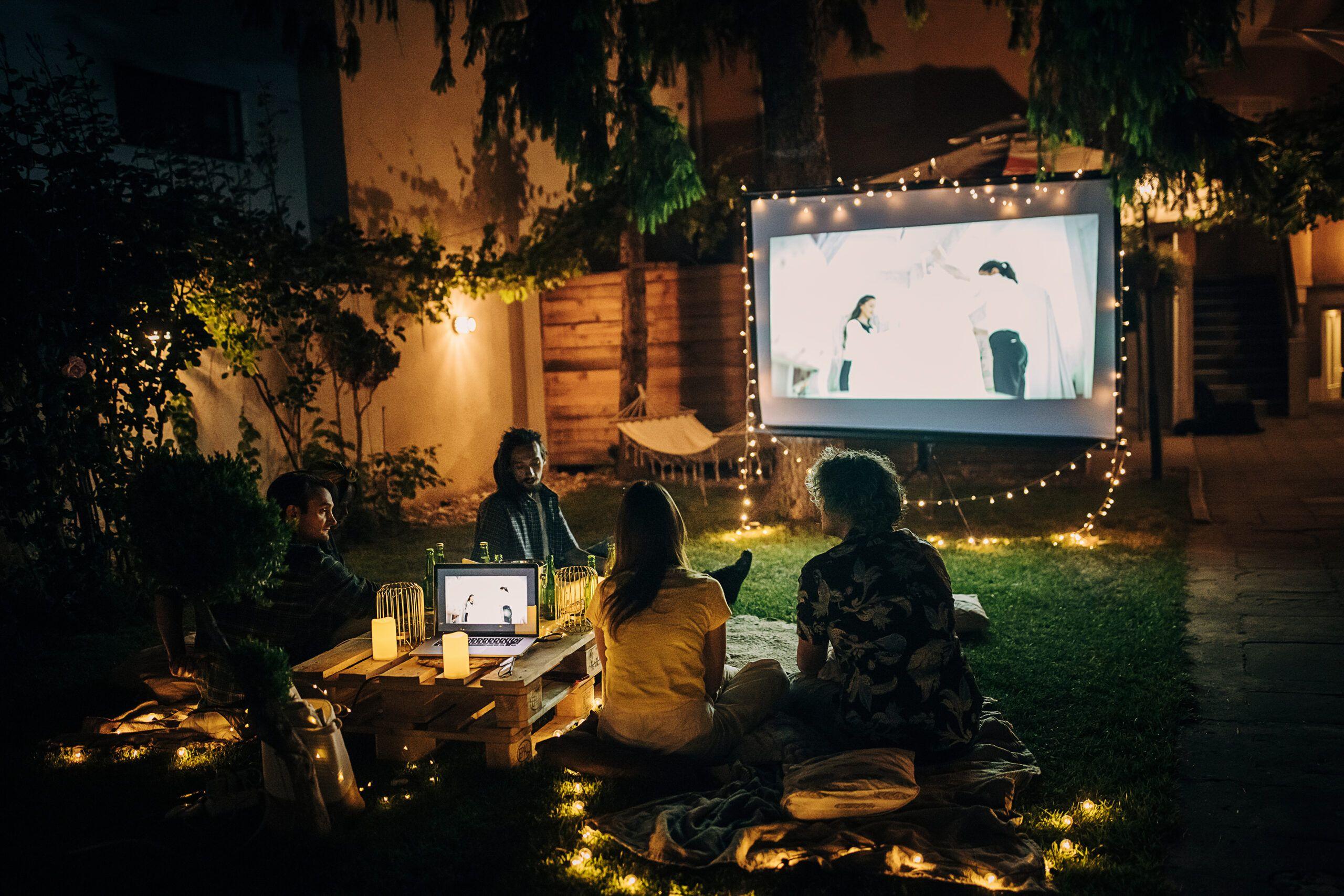 Incorporate a backyard‍ movie ‌screen for⁣ outdoor film ⁢nights