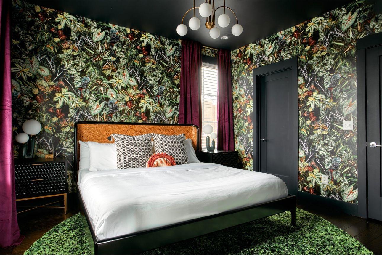 Brighten up your walls with wallpaper, ⁤a stylish component of the trendier Bedroom⁢ Trend