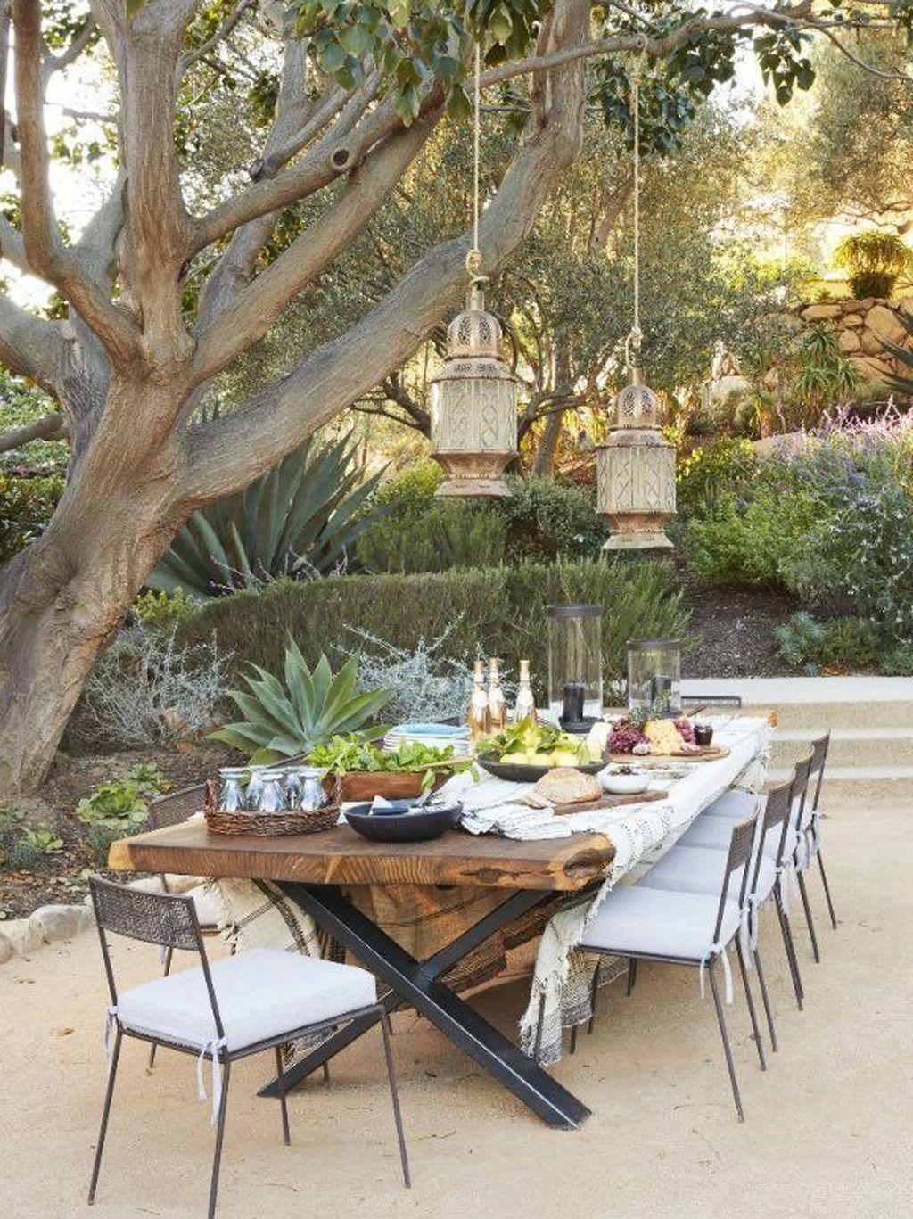 Elegant outdoor dining area for⁢ backyard alfresco ‍experiences