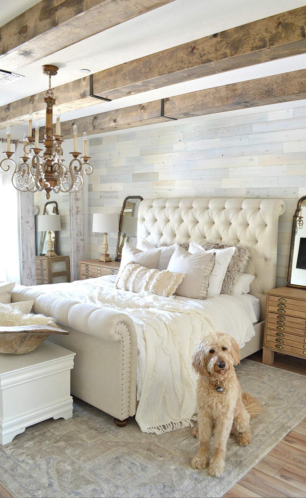 Farmhouse Chic ‌Bedroom: ⁣Balance rustic charm with chic details