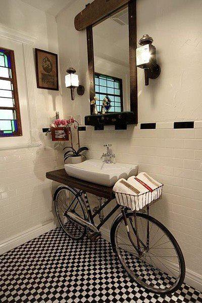 Salvaged Finds: Decorate with repurposed items for a ⁤personal touch in your eclectic bathroom