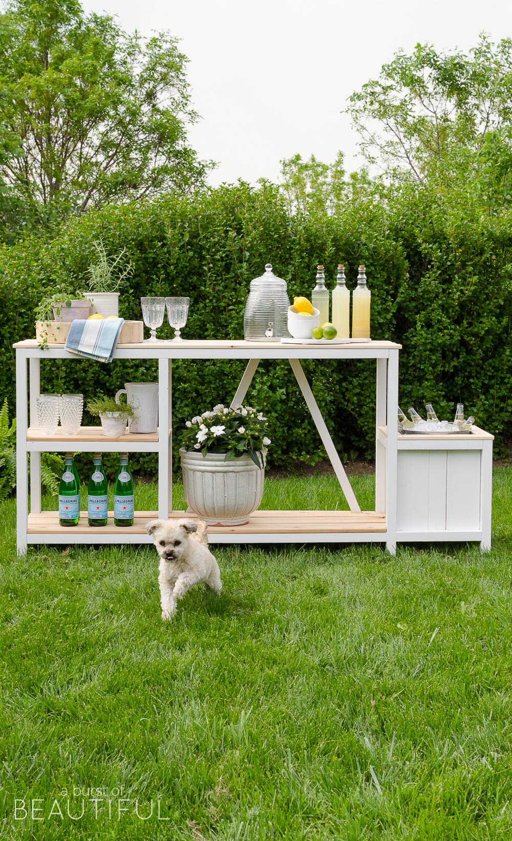 Create an outdoor bar for entertaining in‍ your backyard