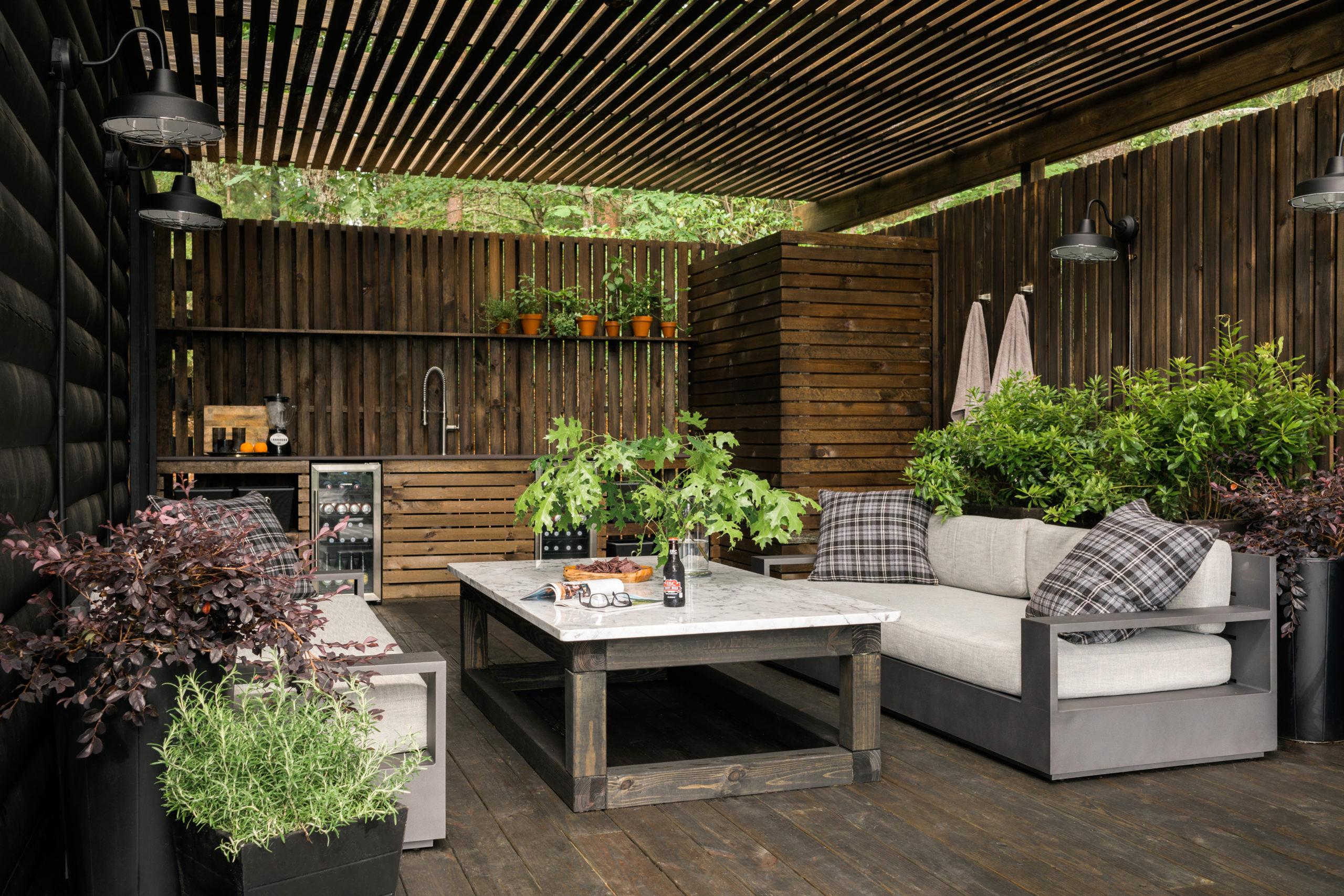 Build a‍ rustic wooden deck to extend your backyard living space