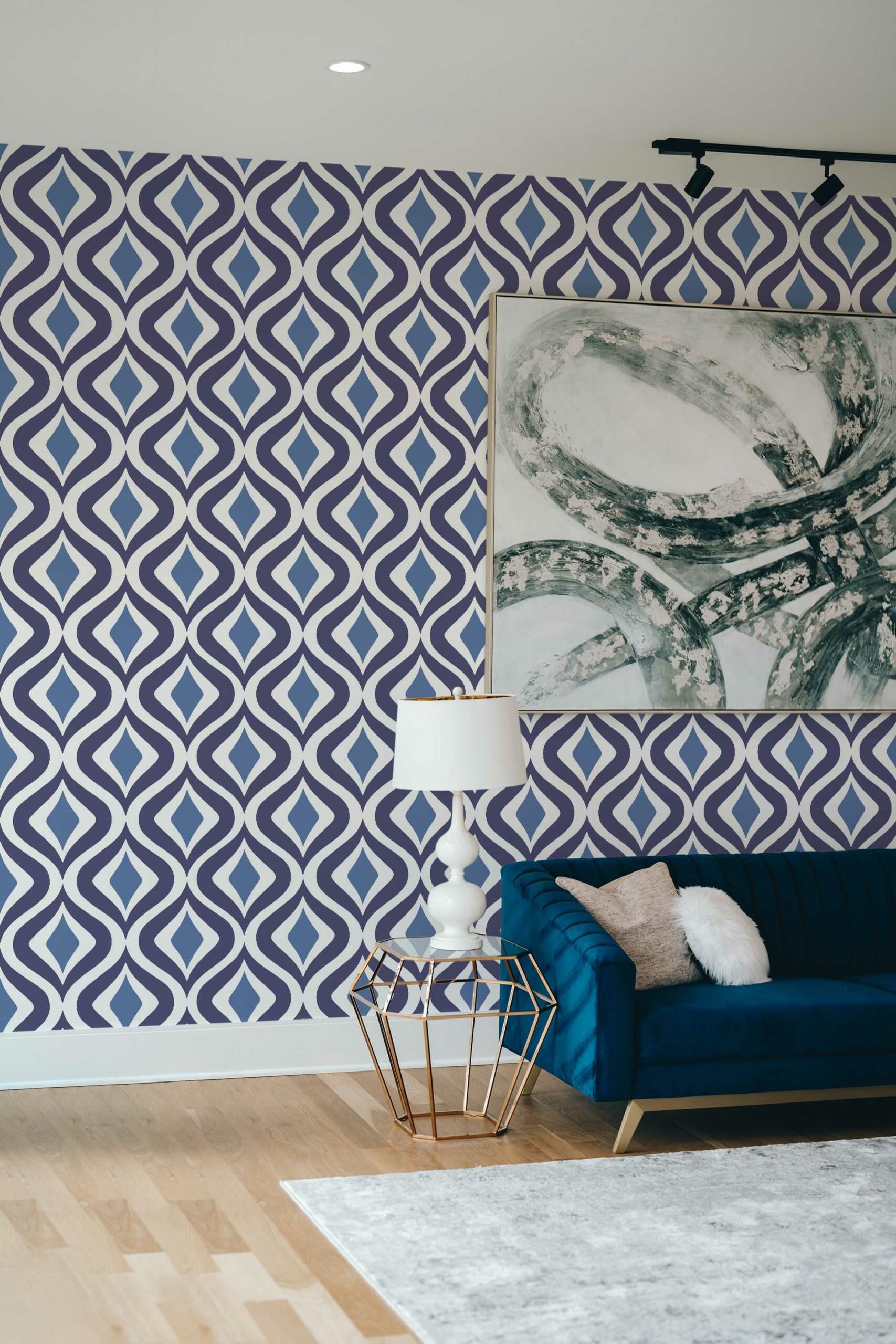 Embrace bold⁢ patterns with a blue living room ‍wallpaper ⁣accent