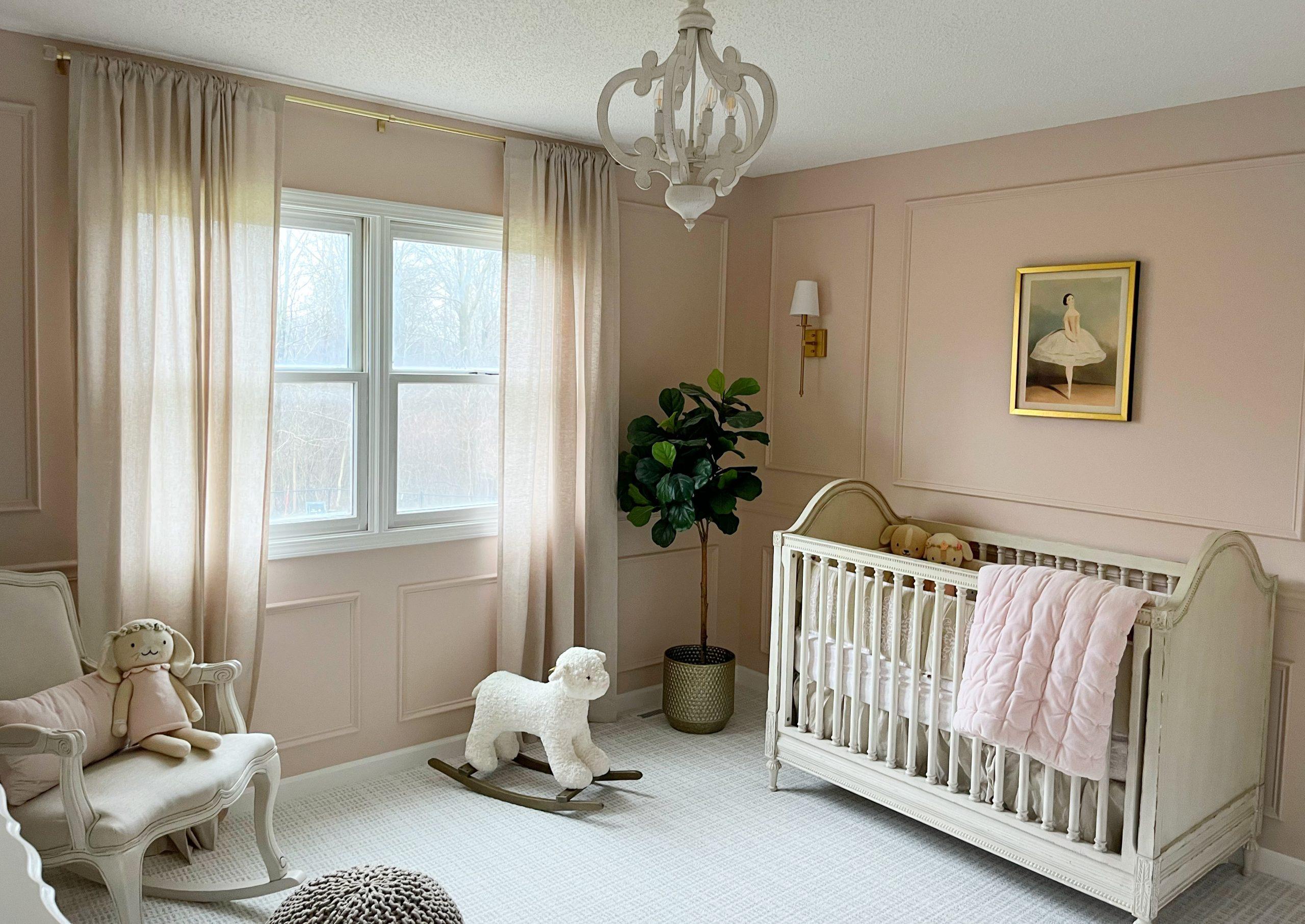 Opt for a vintage touch⁤ with thrifted decor in your Nursery Nook