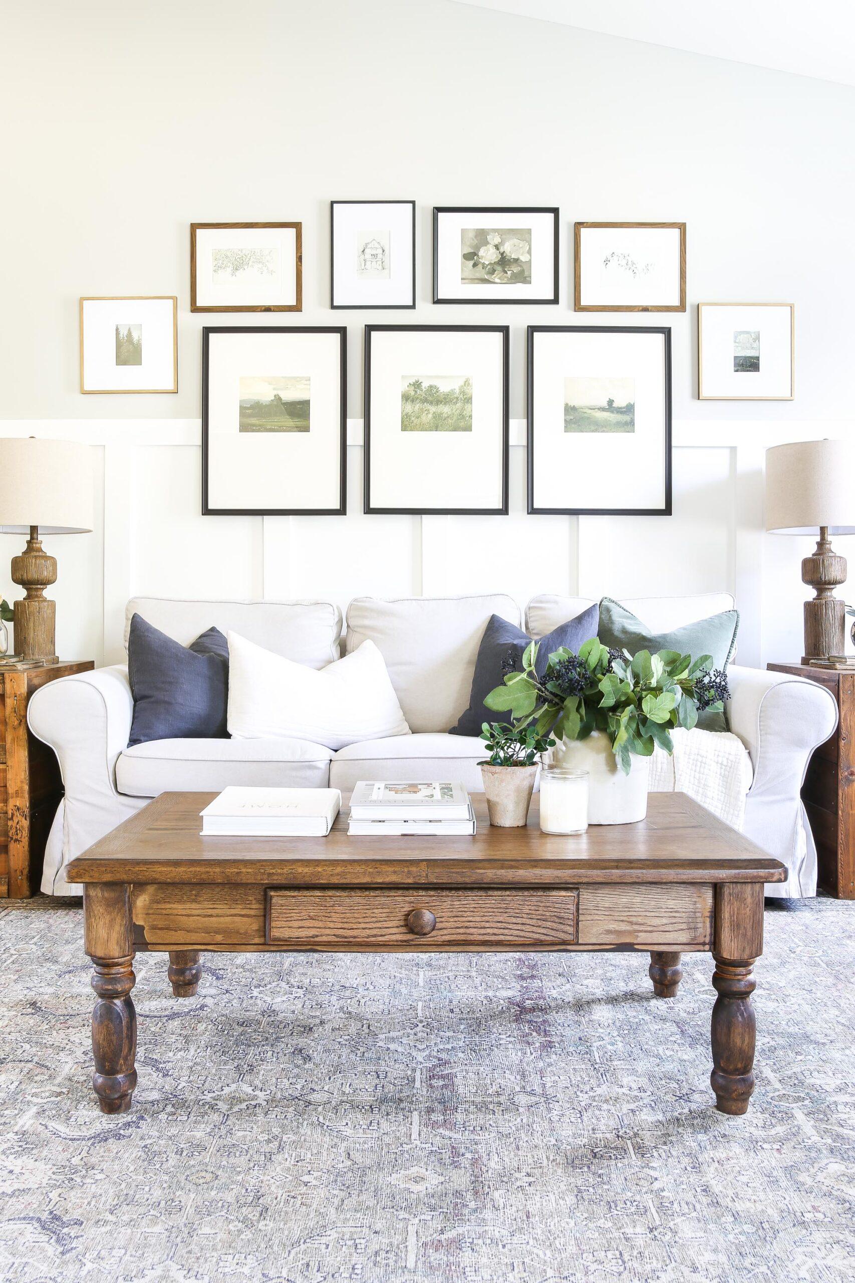 Hang vintage artwork to ⁣give personality and ‍depth to your vintage living room walls