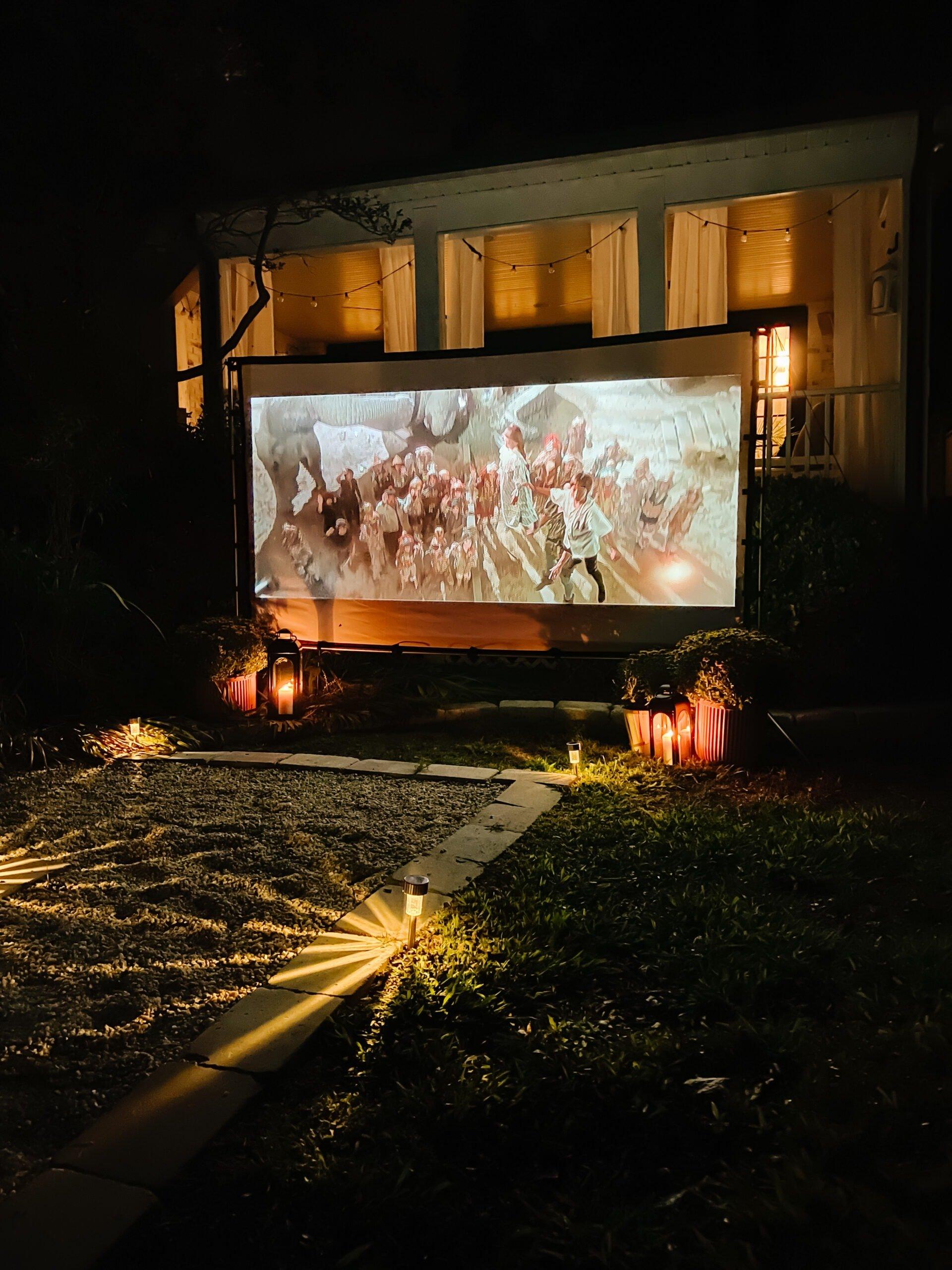 Host themed⁤ movie nights ​for ‌memorable experiences on your Screened Porch