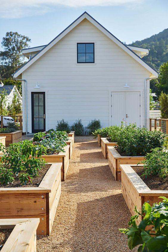 Build ‌raised flower beds to‌ beautify⁢ and elevate your ​backyard