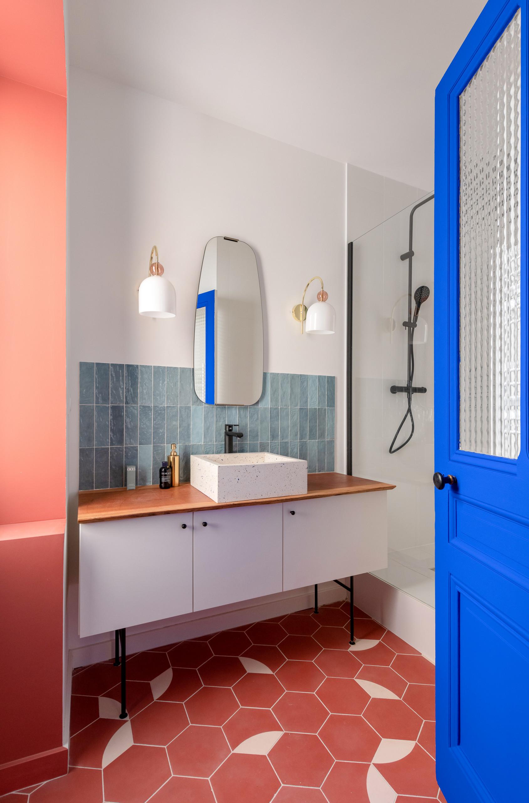 Incorporate a ‍color block feature wall in ⁣your eclectic boho bathroom