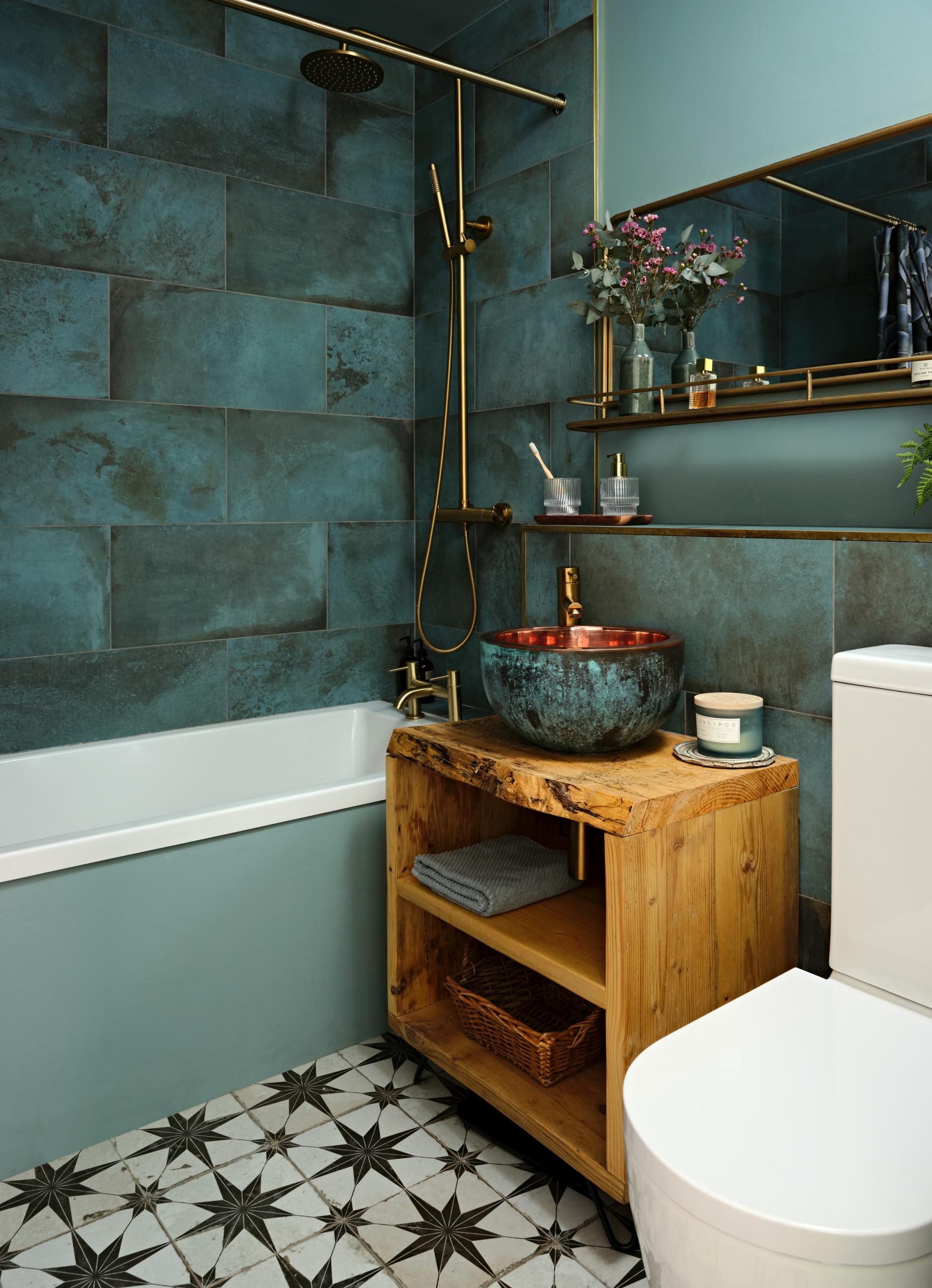 Use mismatched salvage furniture for⁢ a unique storage ⁣solution in your eclectic bathroom