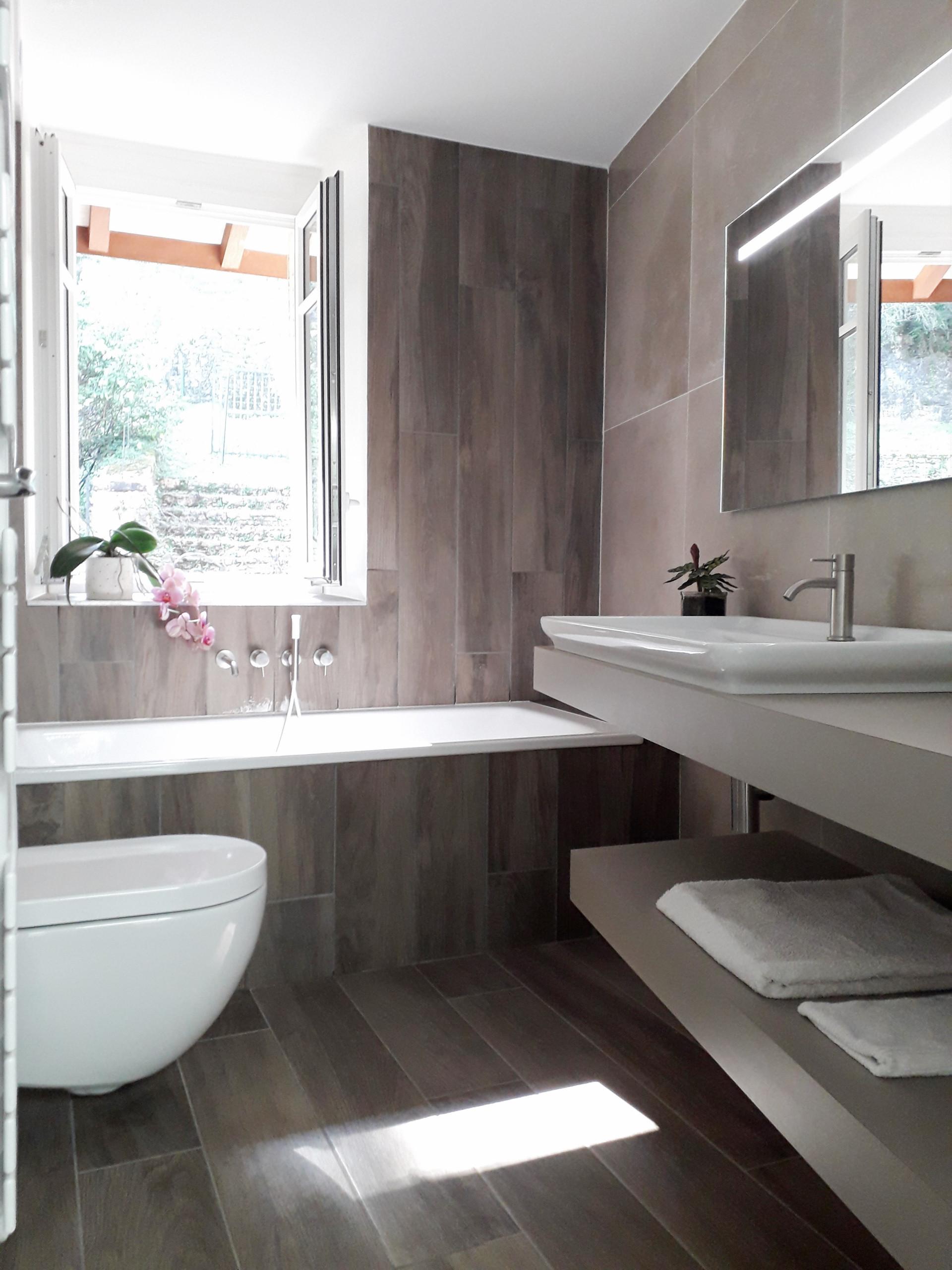 Choose wood-patterned tiles for a modern twist in your charming wooden bathroom