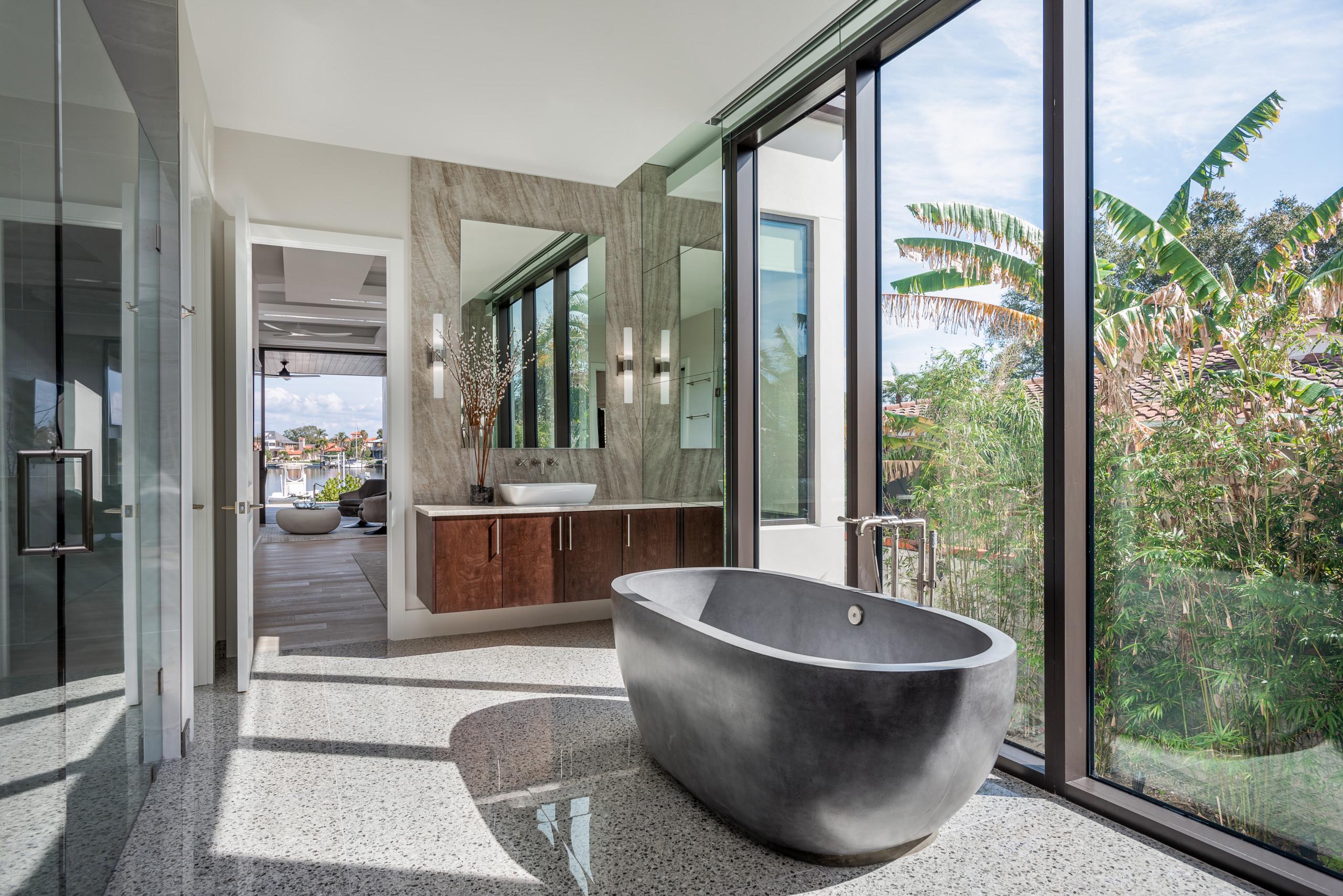 Freestanding Bathtubs: Make a statement with ‌sculptural ​designs in your eclectic bathroom