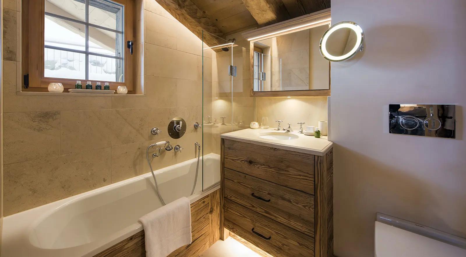 Ambient lighting for a‌ warm glow in⁣ your chalet bathroom