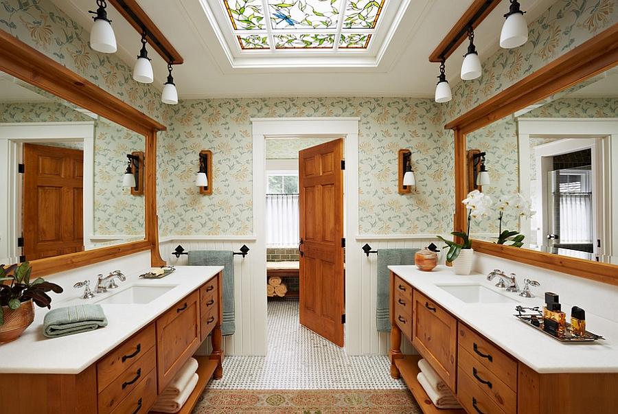 Enhance natural light⁣ in your wooden bathroom⁣ with a skylight above your soaking tub