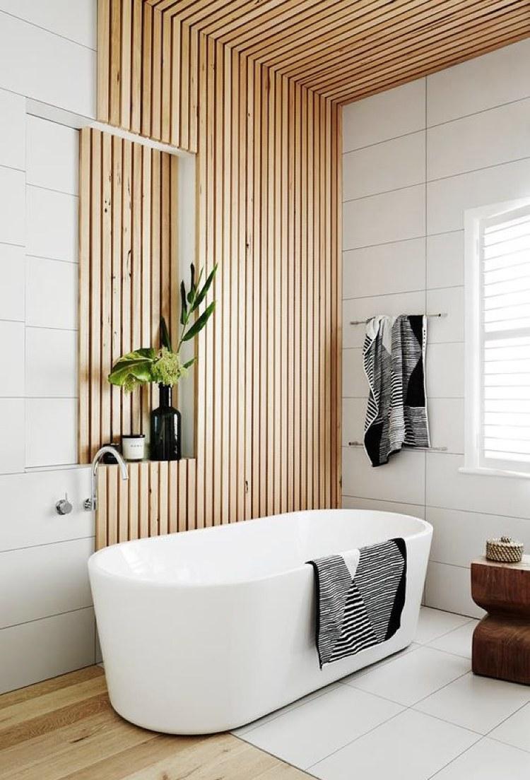 A wooden bathroom ⁤accent wall makes‌ a stunning focal point, rich with character