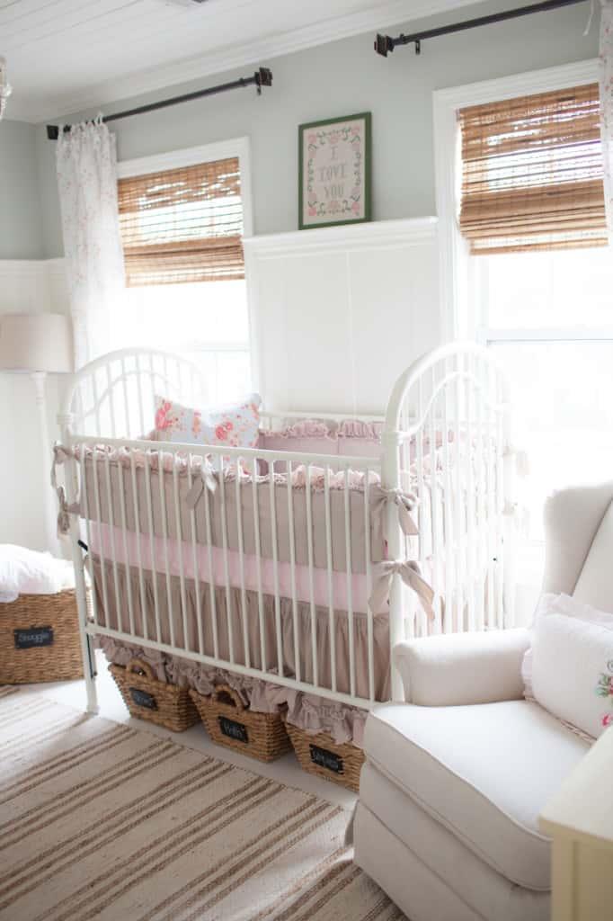 Incorporate ‌under-crib ​storage bins in your‌ small ‌nursery design