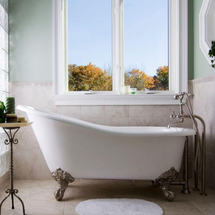 Include a vintage clawfoot⁣ tub for ‌a luxurious‌ touch in your eclectic bathroom