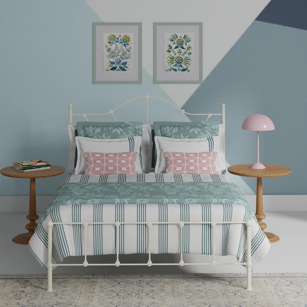 Geometric patterns ⁤create visual interest,‍ sparking creativity in this contemporary bedroom trend