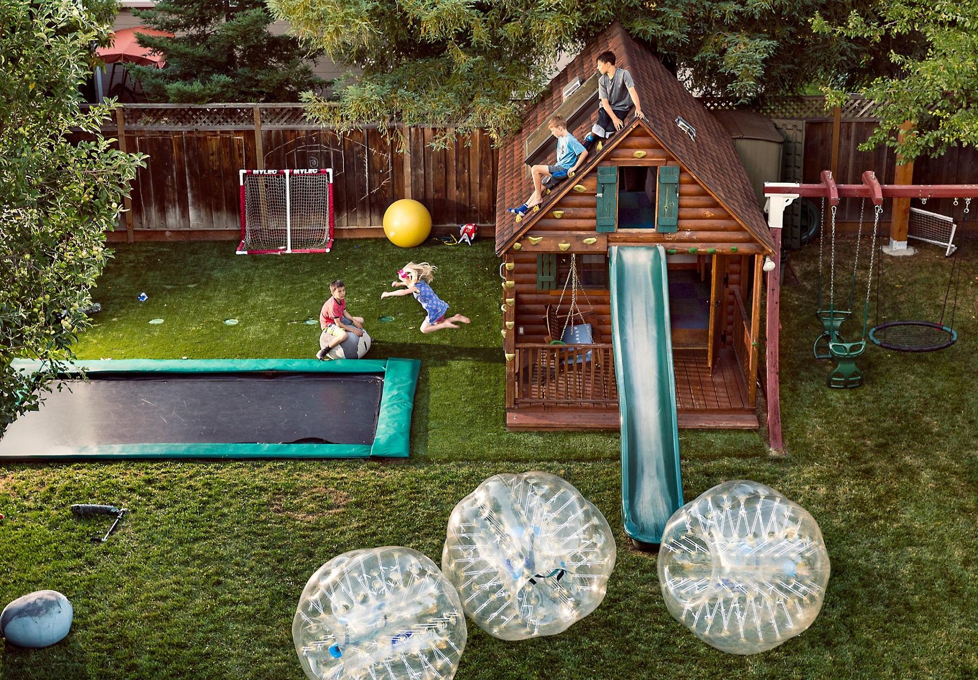 Create a ‍playful​ outdoor‍ game​ area for⁣ family backyard fun