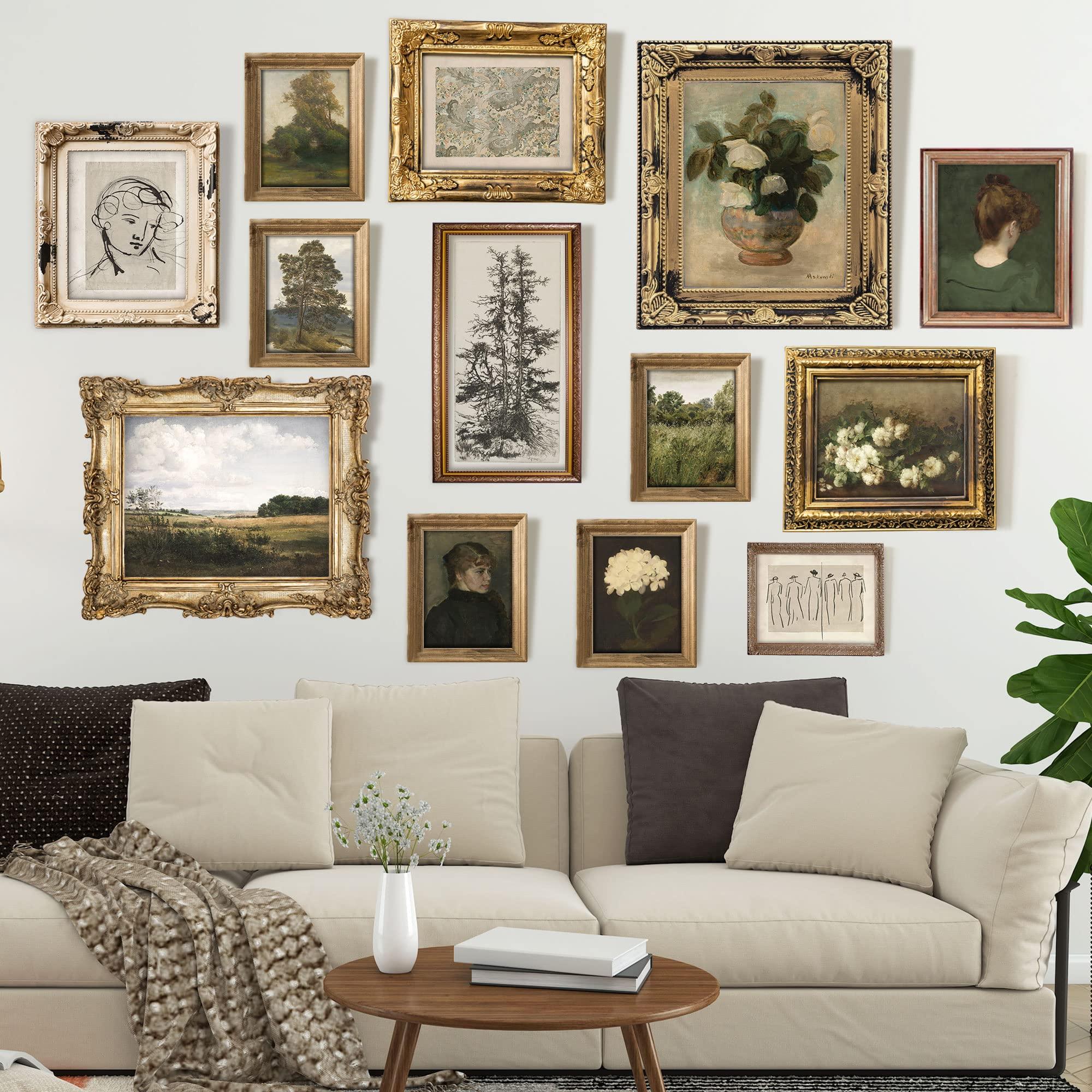 Curate ⁣unique‌ wall art for personal expression in your ​vintage‌ living room space