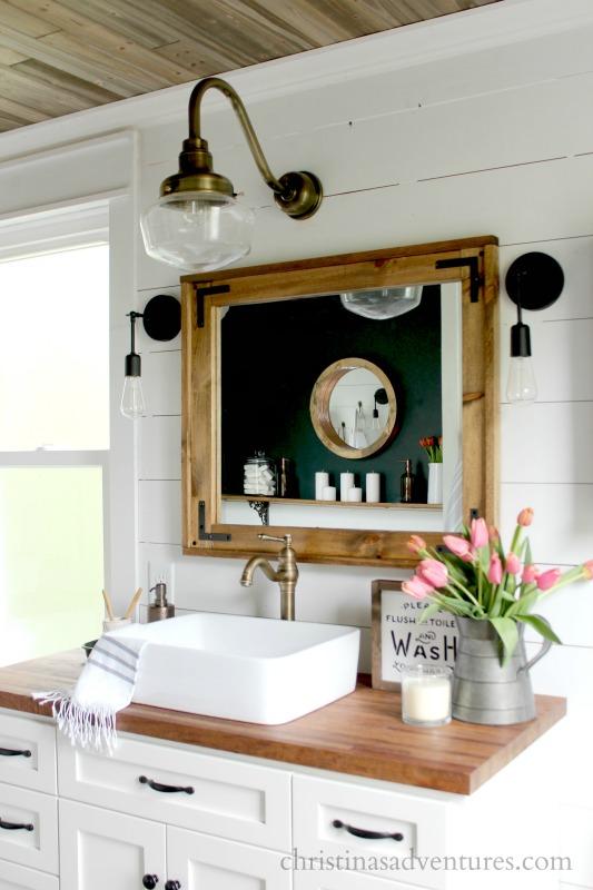 Choose ‍a vintage⁣ vanity for a timeless yet functional farmhouse ​look