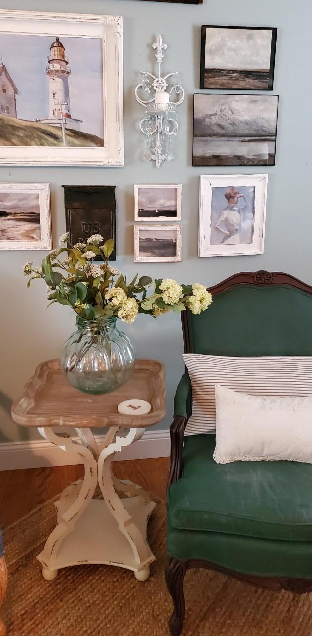 Vintage finds:​ Incorporate thrifty antiques to add character to ⁣your eclectic living ⁤room