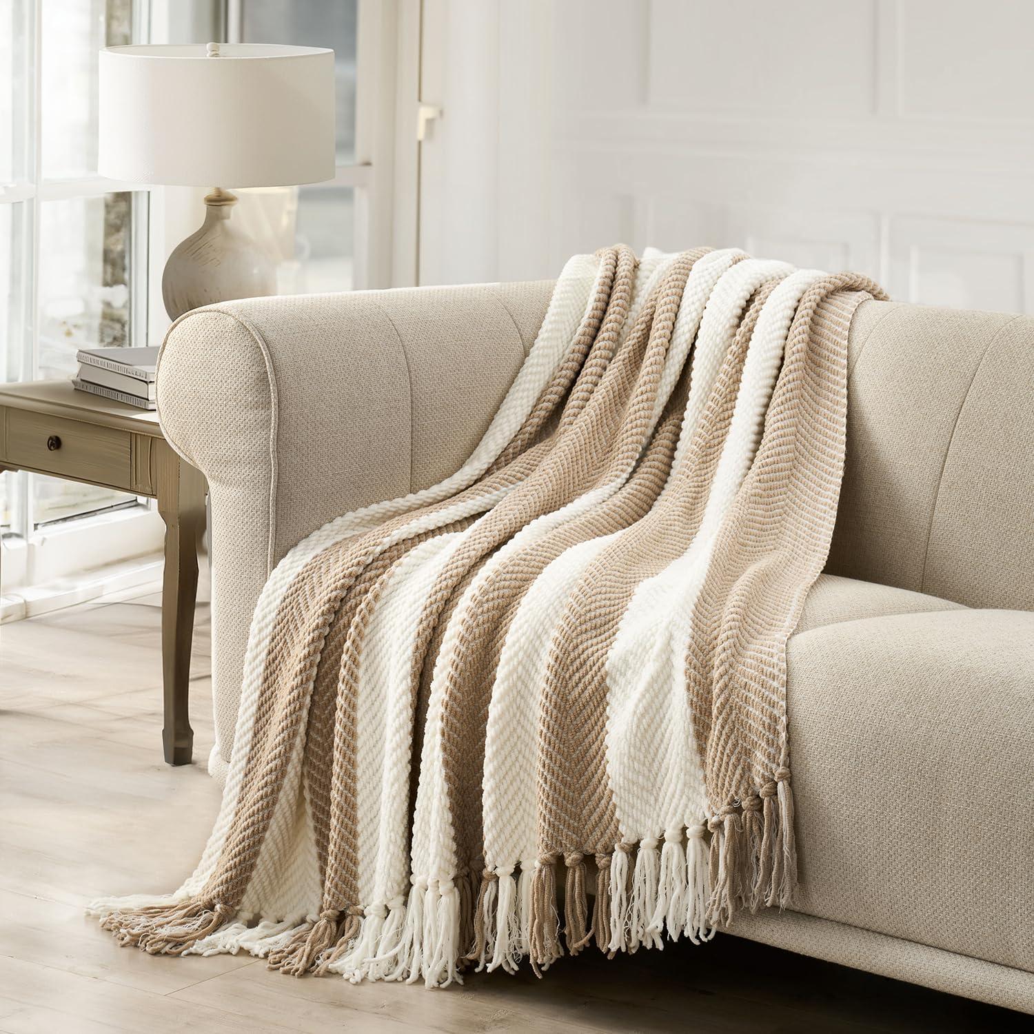 Incorporate soft, textured⁢ throws for warmth and ​comfort in ⁣your Boho Living Room