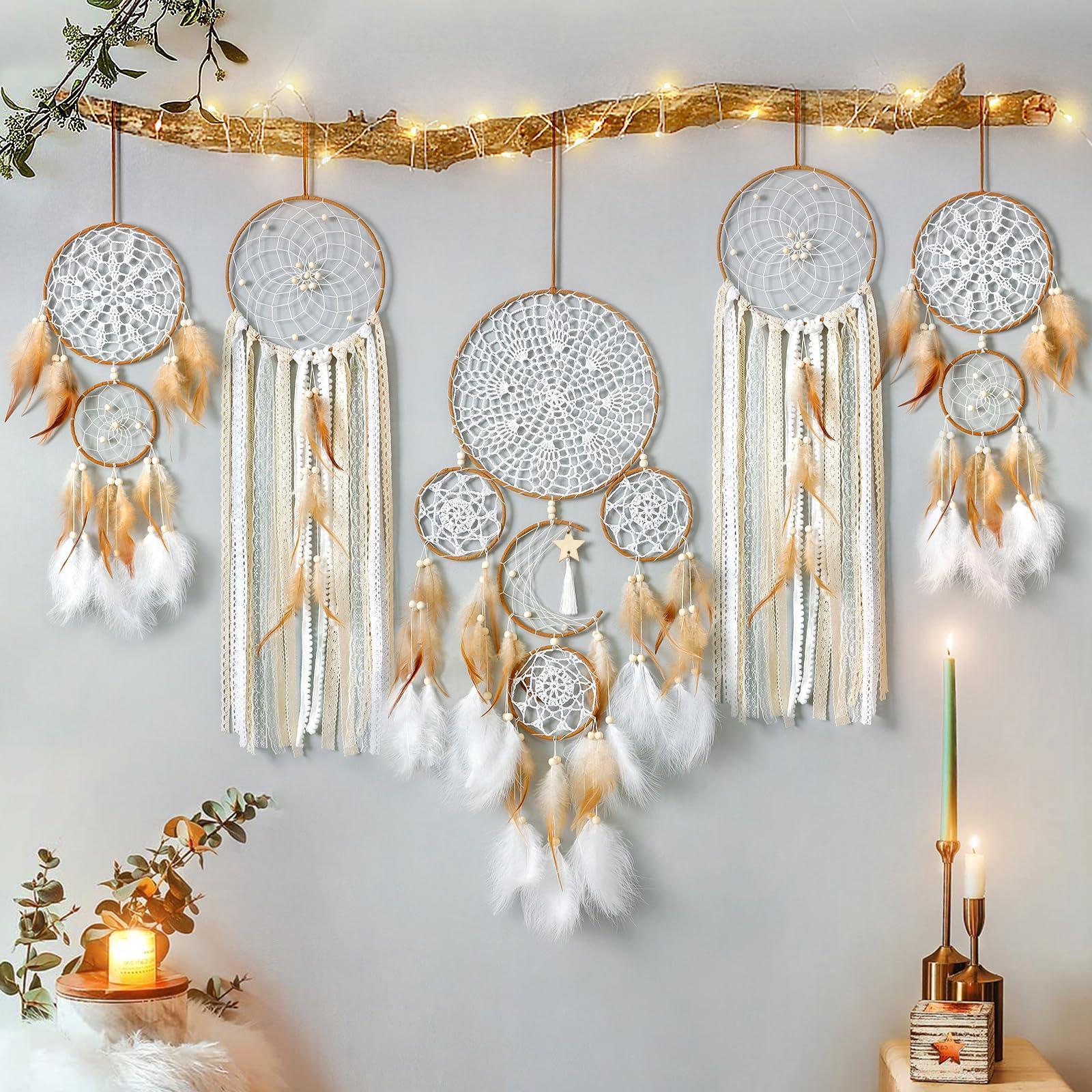 Hang dreamcatchers for⁤ a whimsical‌ touch in your Boho Living Room