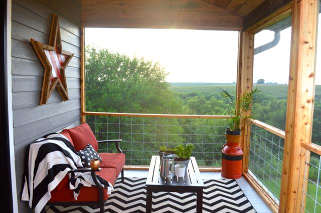 Incorporate artwork to personalize your screened porch experience