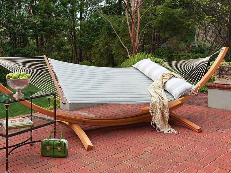 Inviting hammock area for relaxation in your⁤ backyard