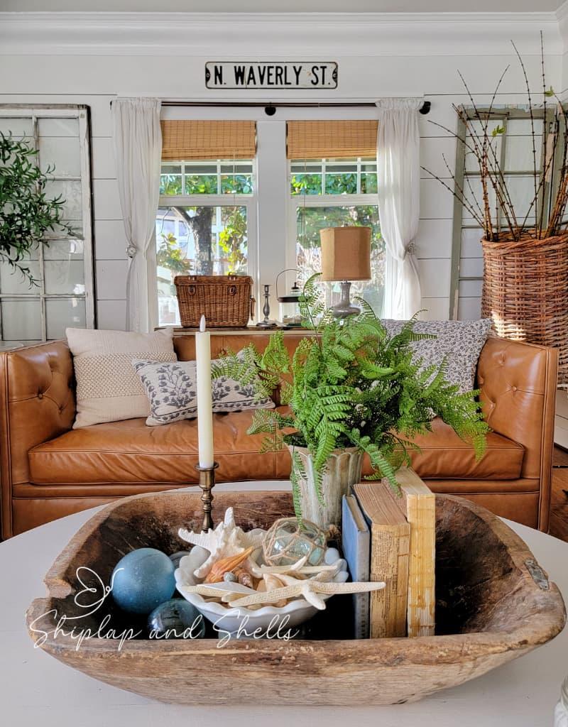 Incorporate driftwood accents for a beachy ‌vibe in your Earthy ⁤Living Room