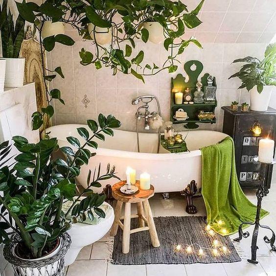 Harness the power ⁣of‍ scents with ‌candles in‍ your‌ boho bathroom