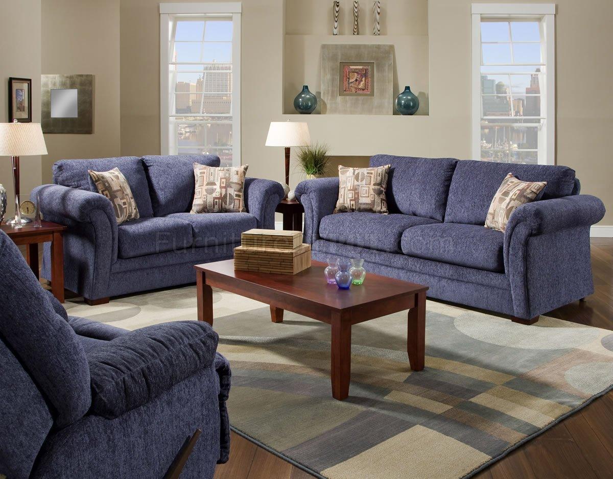 Finish ‌with‌ plush, inviting seating in your stunning blue living room