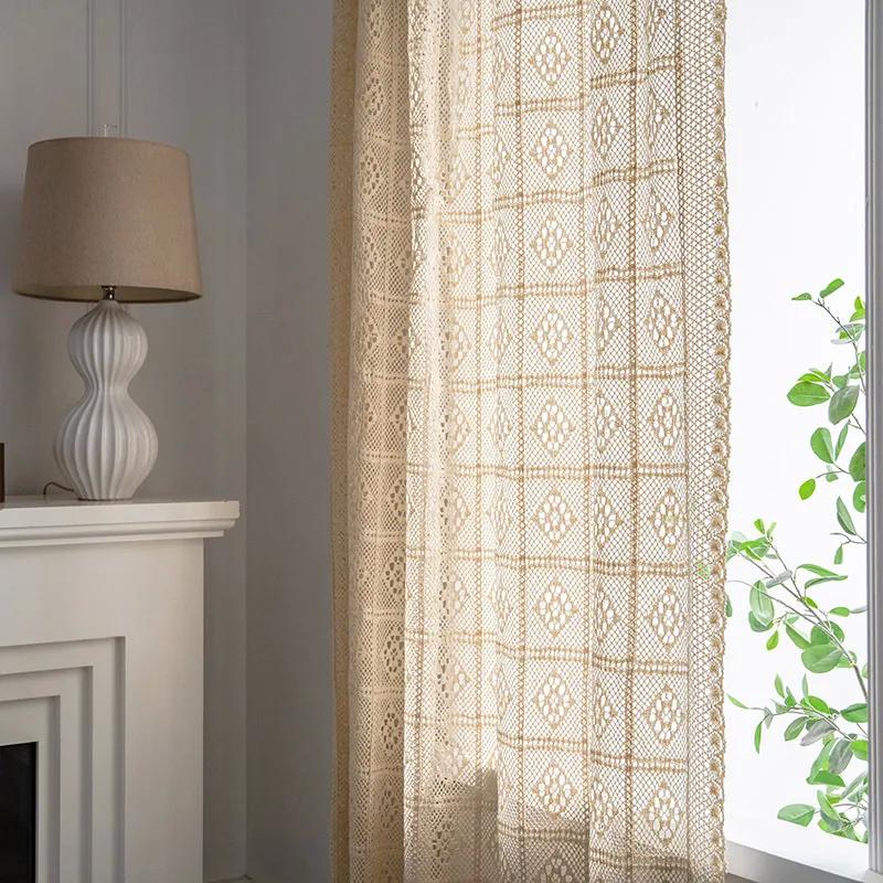 Enhance natural ⁢light⁢ with sheer curtains in your Boho⁤ Living Room